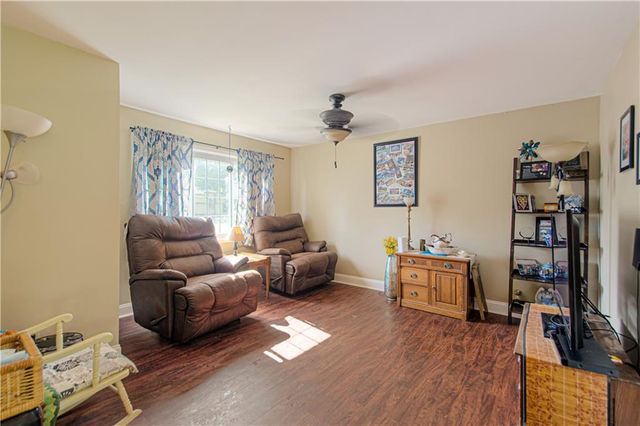 6442 NW 49th Street, Kansas City, MO 64151