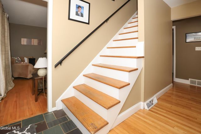 957 W Pine Hill Drive, Guilderland, NY 12303