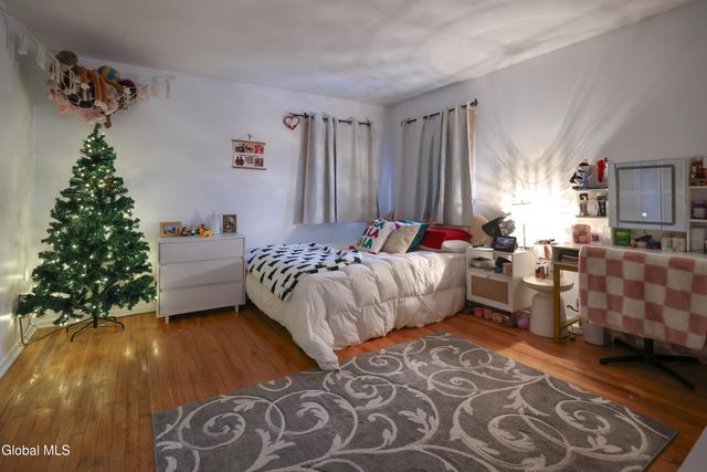 957 W Pine Hill Drive, Guilderland, NY 12303