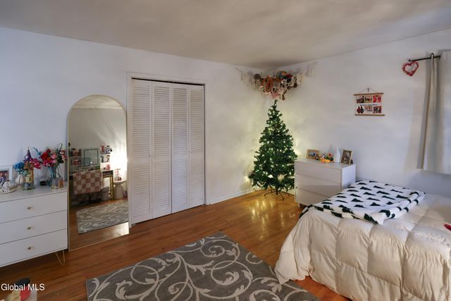 957 W Pine Hill Drive, Guilderland, NY 12303