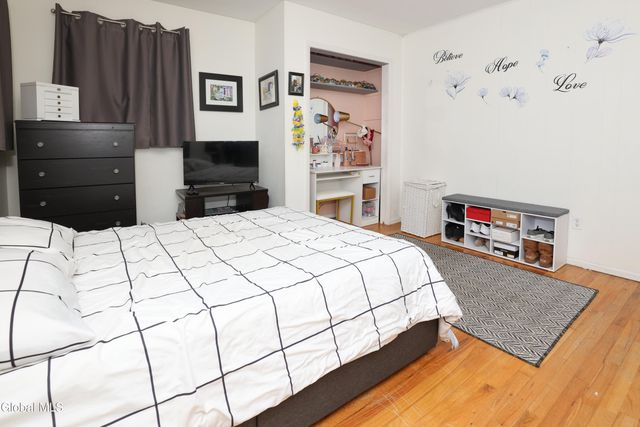 957 W Pine Hill Drive, Guilderland, NY 12303