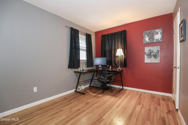 957 W Pine Hill Drive, Guilderland, NY 12303