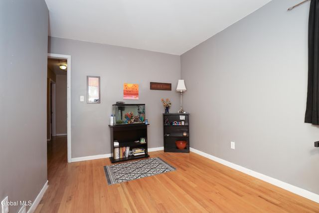 957 W Pine Hill Drive, Guilderland, NY 12303