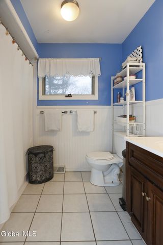 957 W Pine Hill Drive, Guilderland, NY 12303