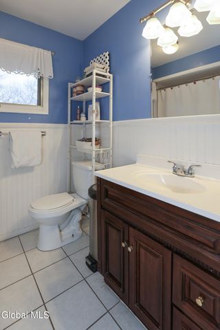 957 W Pine Hill Drive, Guilderland, NY 12303