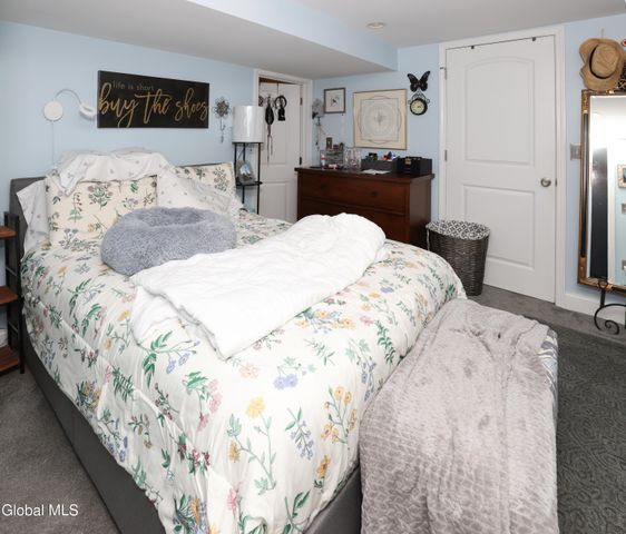 957 W Pine Hill Drive, Guilderland, NY 12303