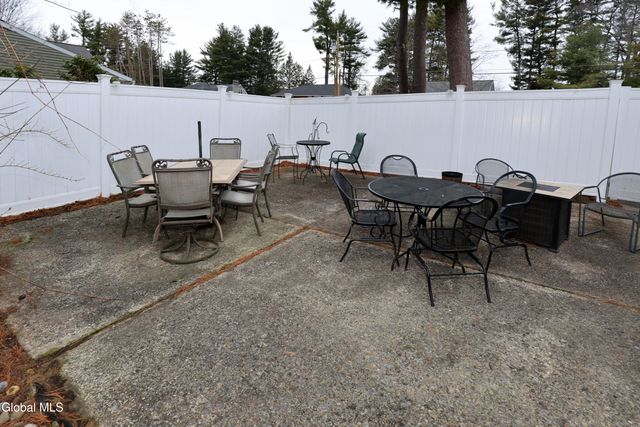 957 W Pine Hill Drive, Guilderland, NY 12303