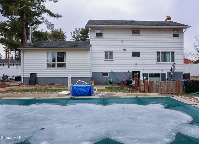 957 W Pine Hill Drive, Guilderland, NY 12303