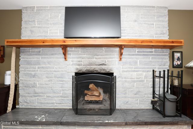 957 W Pine Hill Drive, Guilderland, NY 12303