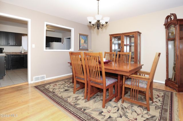 957 W Pine Hill Drive, Guilderland, NY 12303