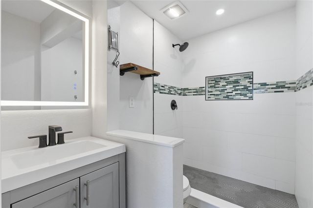 8902 W NORFOLK STREET, Tampa, FL 33615