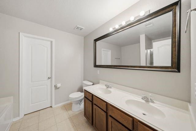 618 Enchanted Springs Drive, Rosenberg, TX 77471