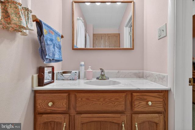 960 NISSLEY RD, Lancaster, PA 17601