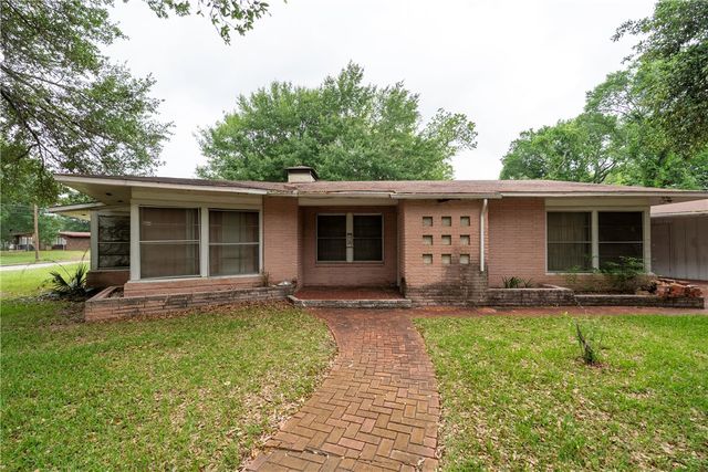 110 Barton Street, Hearne, TX 77859