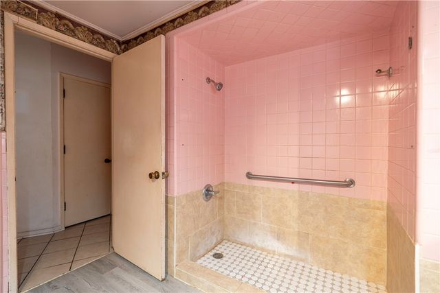 110 Barton Street, Hearne, TX 77859