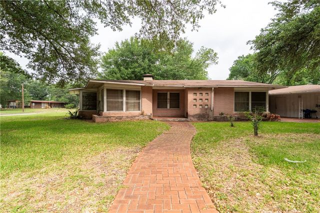 110 Barton Street, Hearne, TX 77859