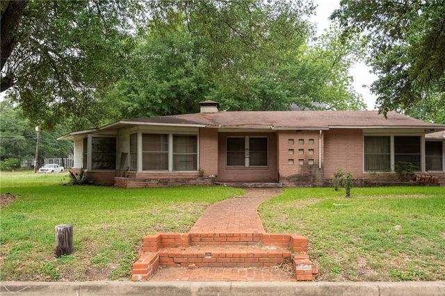 110 Barton Street, Hearne, TX 77859
