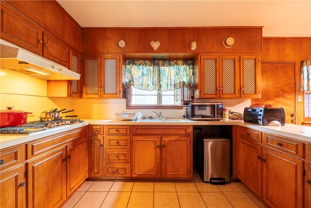110 Barton Street, Hearne, TX 77859