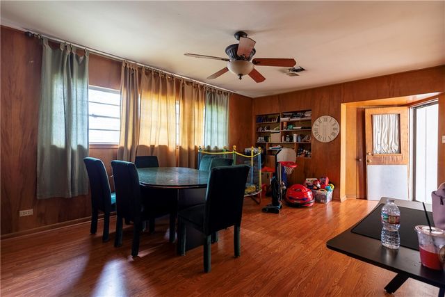 110 Barton Street, Hearne, TX 77859