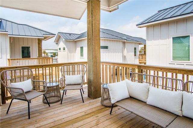 520 Twelfth St B, Port Aransas, TX 78373