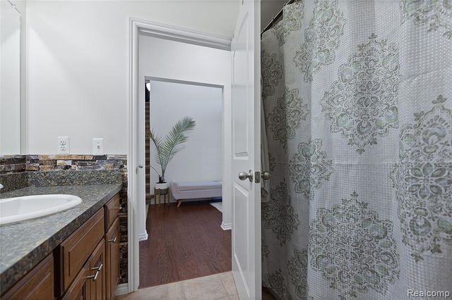 30514 Berghway Trail, Warren, MI 48092