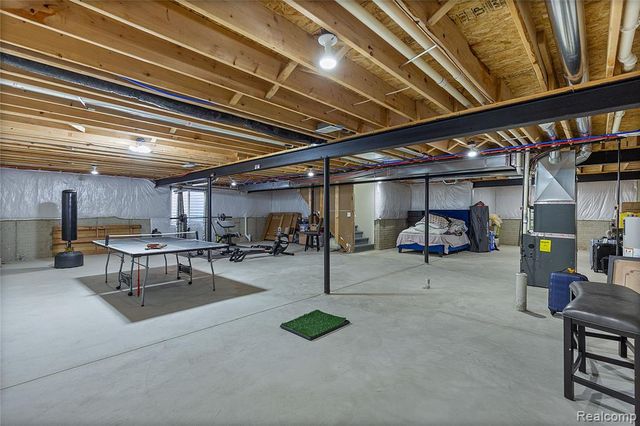 30514 Berghway Trail, Warren, MI 48092