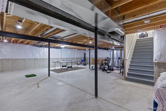 30514 Berghway Trail, Warren, MI 48092