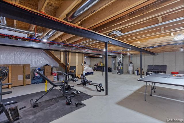 30514 Berghway Trail, Warren, MI 48092