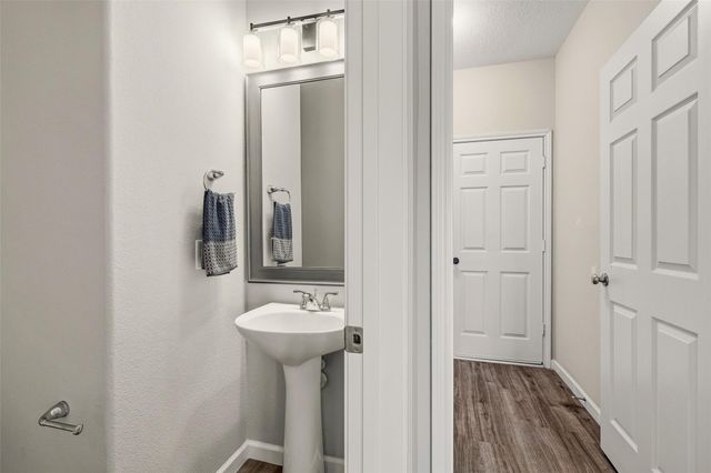 8530 E Highlands Crossing, Highlands, TX 77562