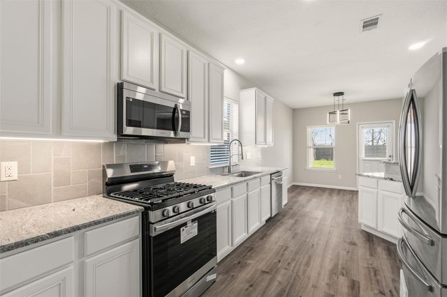 8530 E Highlands Crossing, Highlands, TX 77562