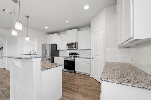 3240 E Whitestone BLVD 4, Cedar Park, TX 78613