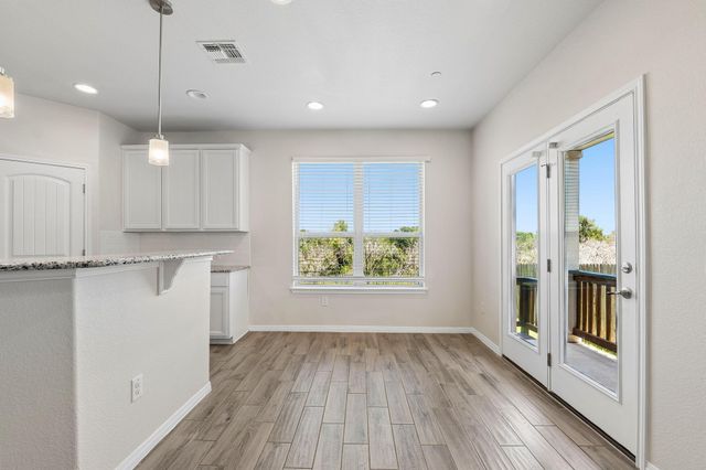 3240 E Whitestone BLVD 4, Cedar Park, TX 78613