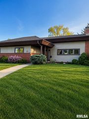 509 W CRESTWOOD Street, Peoria, IL 61614
