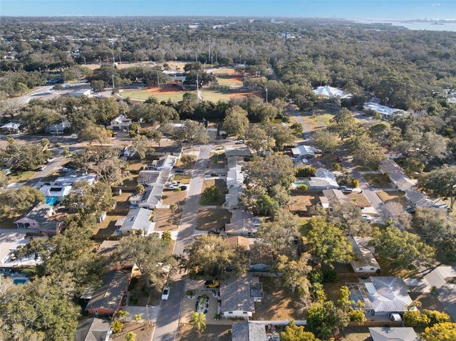 2020 YALE AVENUE, Dunedin, FL 34698