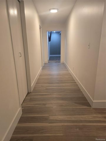 35050 Newport Court, New Baltimore, MI 48047