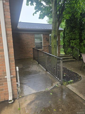 35050 Newport Court, New Baltimore, MI 48047