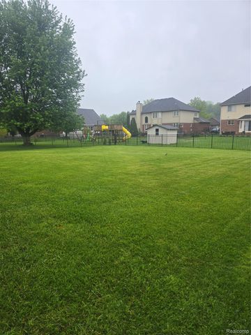 35050 Newport Court, New Baltimore, MI 48047