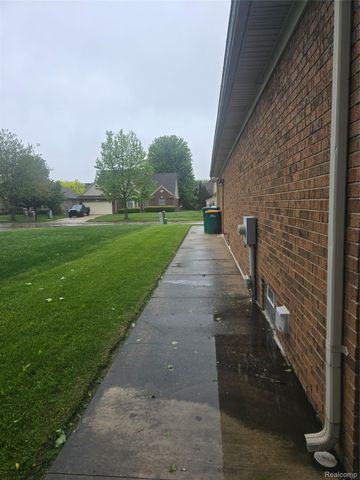 35050 Newport Court, New Baltimore, MI 48047