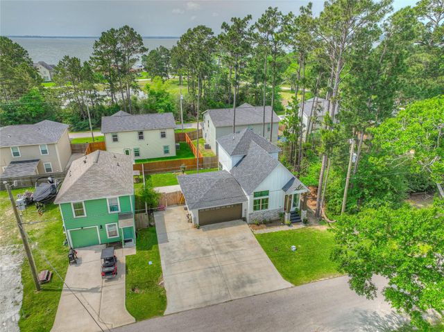 175 Water Oak, Livingston, TX 77351