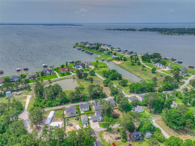 175 Water Oak, Livingston, TX 77351