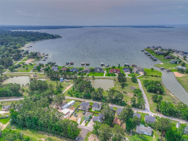 175 Water Oak, Livingston, TX 77351