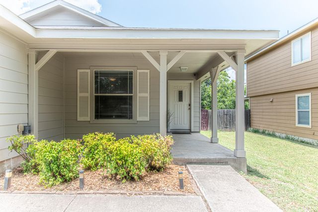 180 Onyx Lake DR, Kyle, TX 78640