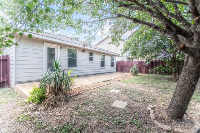 180 Onyx Lake DR, Kyle, TX 78640