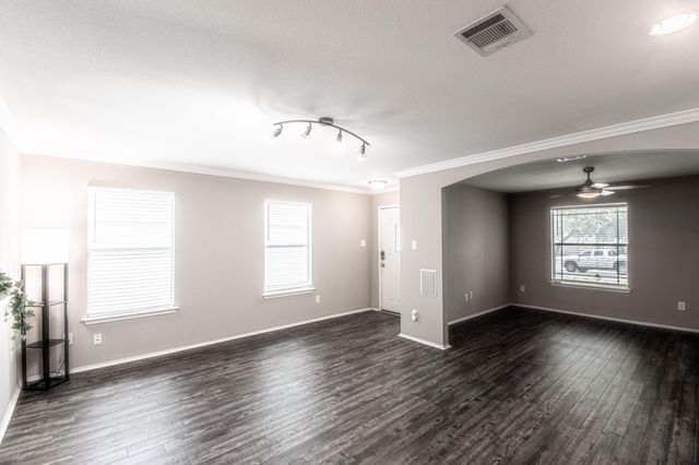 180 Onyx Lake DR, Kyle, TX 78640