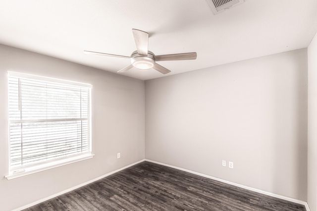 180 Onyx Lake DR, Kyle, TX 78640