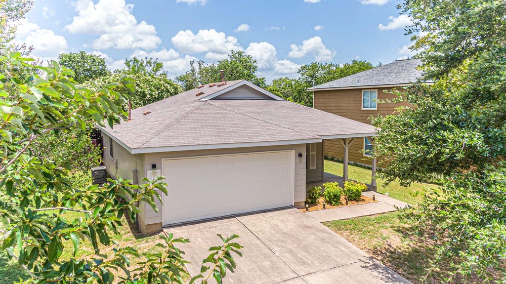 180 Onyx Lake DR, Kyle, TX 78640