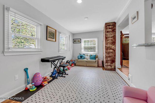 4 W Lake Road, Red Bank, NJ 07701