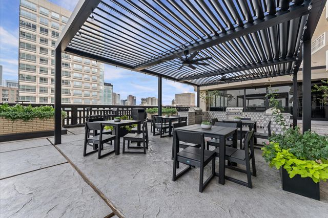 2016 Main St Street 717, Houston, TX 77002
