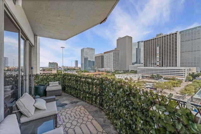 2016 Main St Street 717, Houston, TX 77002