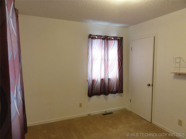 714 S Hickory Street, Nowata, OK 74048